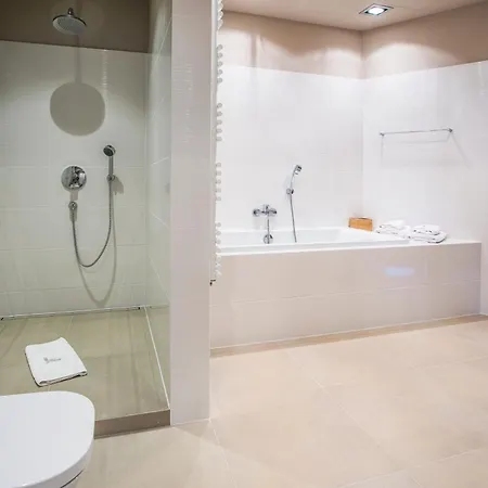 Апартаменты Apartamenty Sky Tower B&B Вроцлав