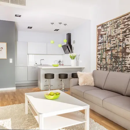 Apartamenty Sky Tower B&B Апартаменты *